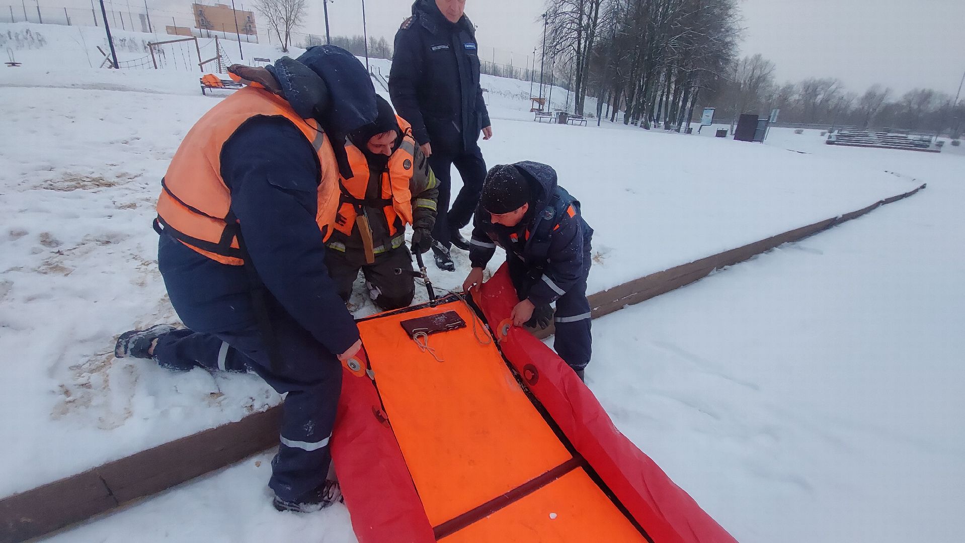 мособлпожспас, тонкий лед, спасательная часть, спасатели,