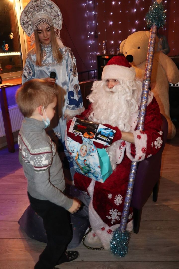 воскресенск, благотворительная акция, дети, новый год, подарки, конфеты,