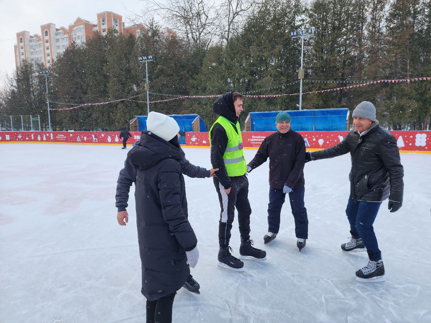 каток, серпухов, парк питомник, зима в подмосковье, коньки,