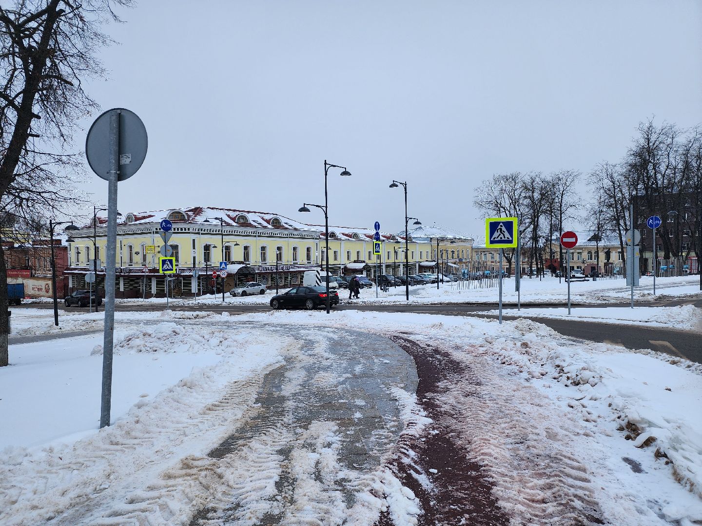 серпухов, Подмосковье, убирают снег, трактор, площадь Ленина,
