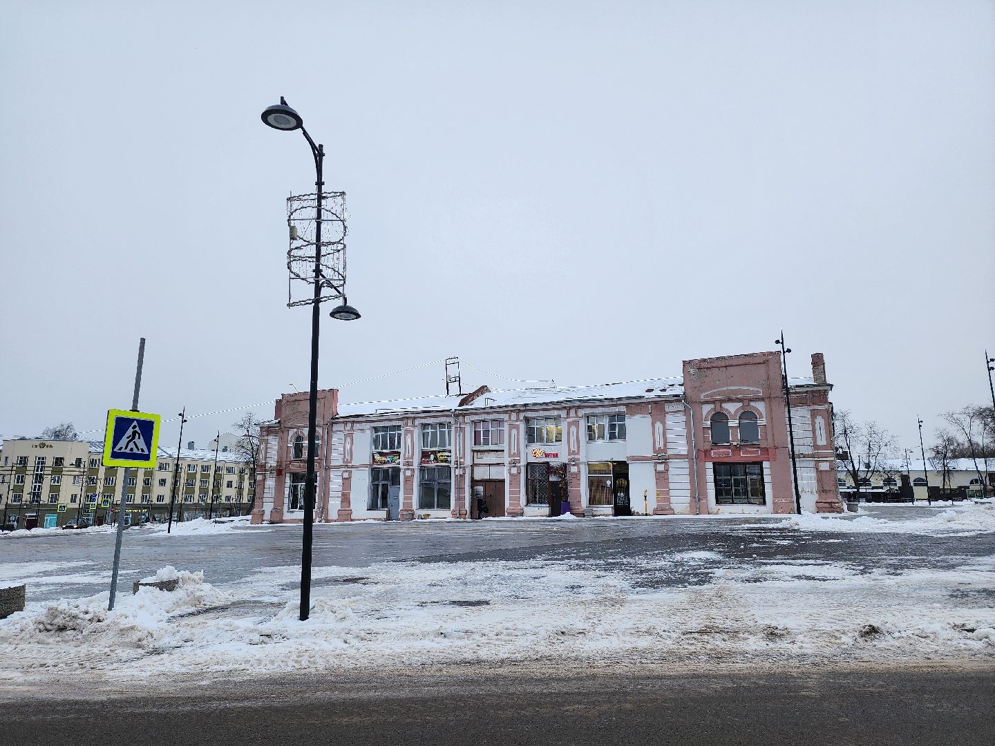 серпухов, Подмосковье, убирают снег, трактор, площадь Ленина,