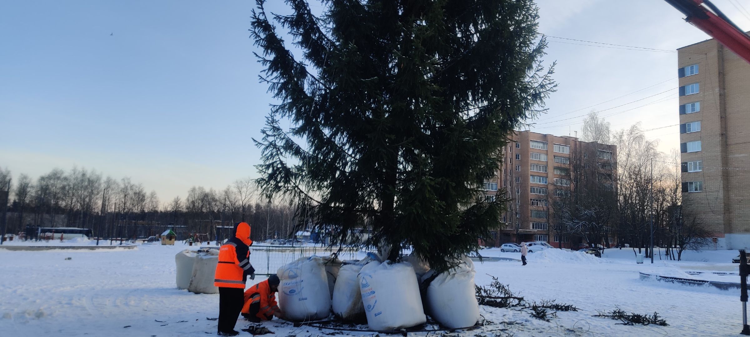 красноармейск, г.о. пушкинский, новогодняя ель, новогодние украшения,