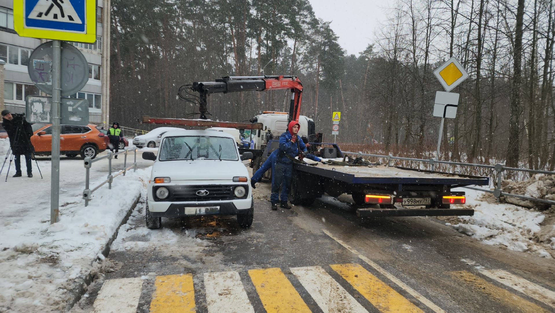 эвакуатор, госавтоинспекторы, протвино, рейд, незаконная парковка,
