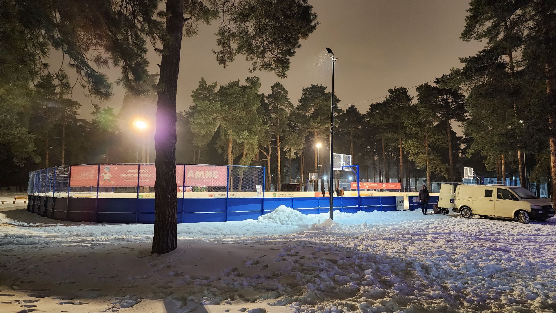 городские катки, заливка катков, кузьминский лесопарк, зима в подмосковье,