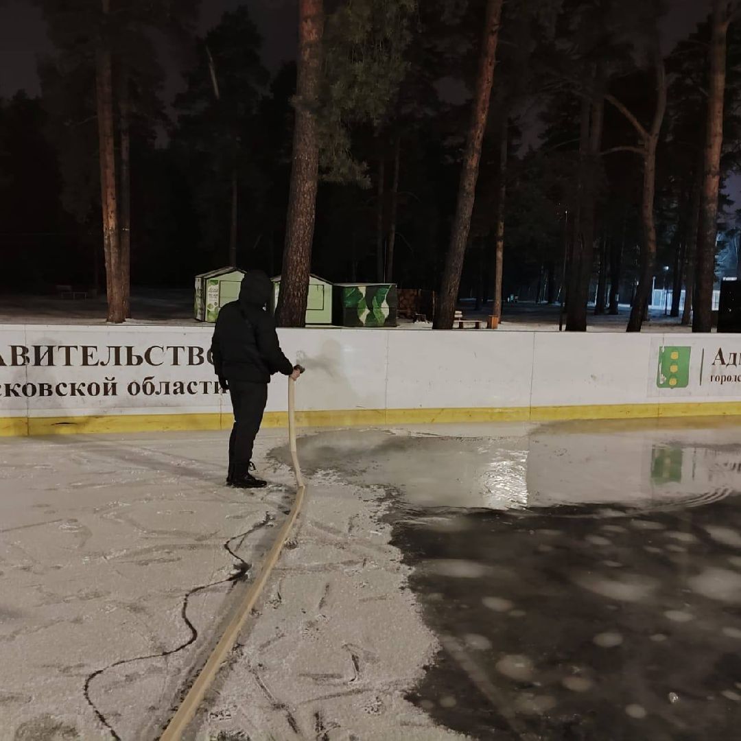 городские катки, заливка катков, кузьминский лесопарк, зима в подмосковье,
