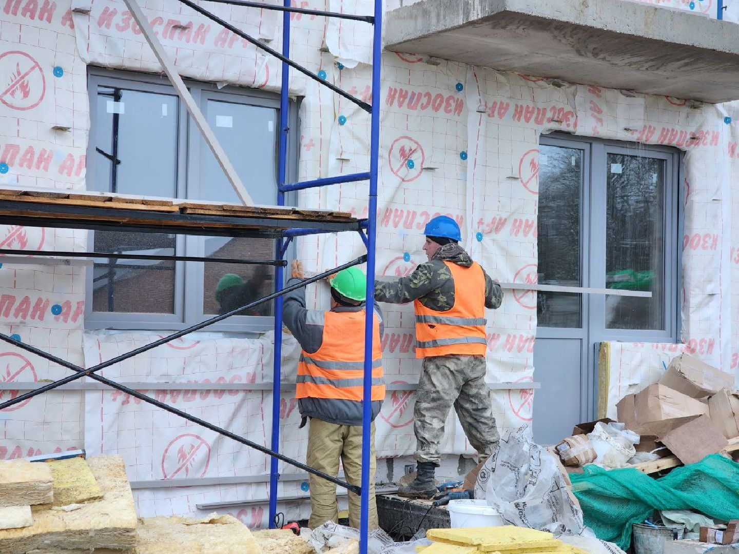можайск, можайский городской округ, подмосковье, жители, аварийное жилье, дом, дом для переселенцев, аварийный дом, строительство, ключи,