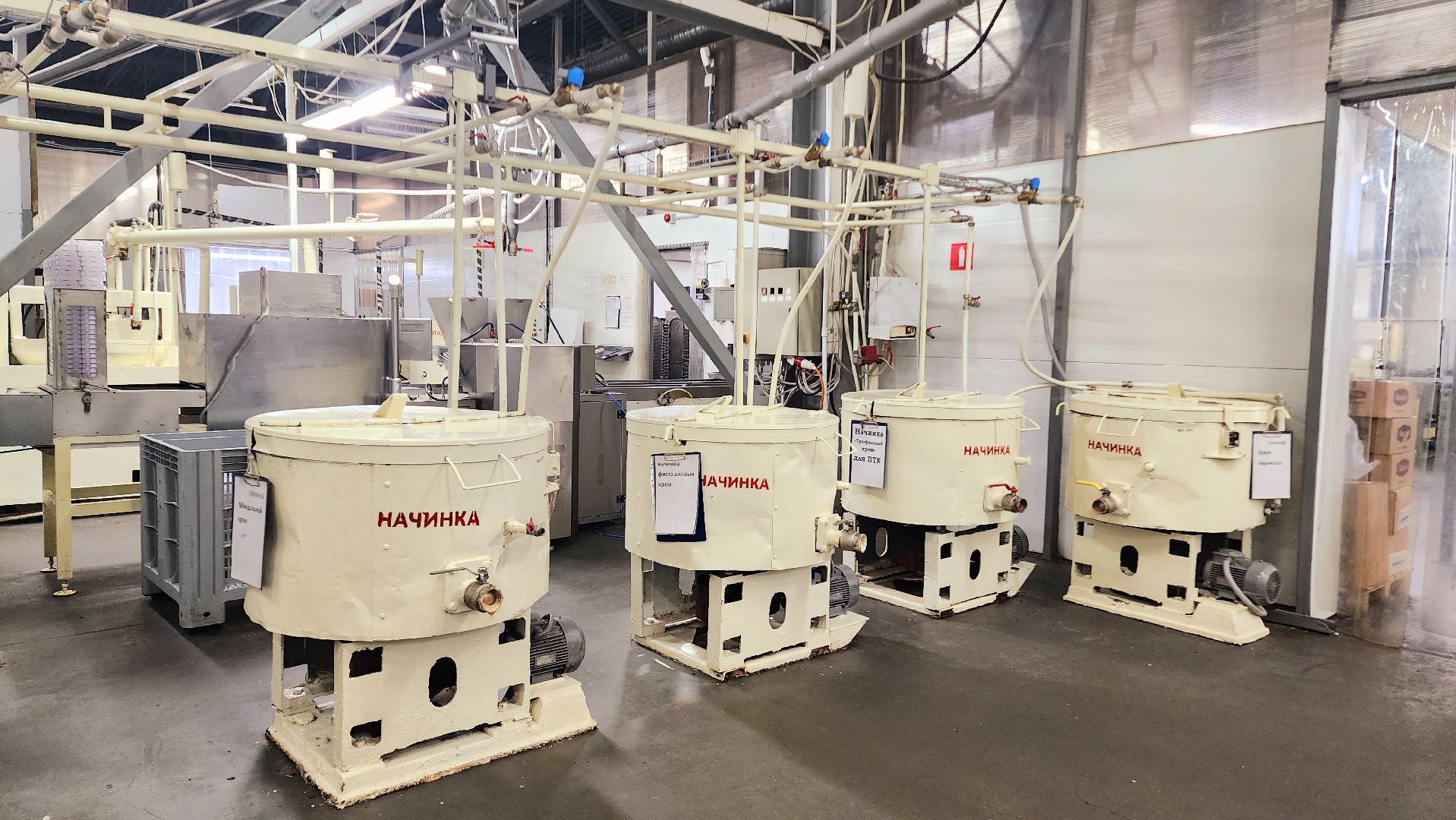 домодедово, Шоколадница, Подмосковье, Концерн Шоколадница, Экономика округа, город Домодедово, Округ Домодедово, Сладости, Шоколадный цех, Новогодний подарок, Сладкий подарок, Премиум шоколад, шоколадные плитки, Домодедовские сладости, Глазурь, начинка, Международная арена, ОАЭ, Дубай, цех производства, Производственный цех, СТМ, лицензионная продукция,