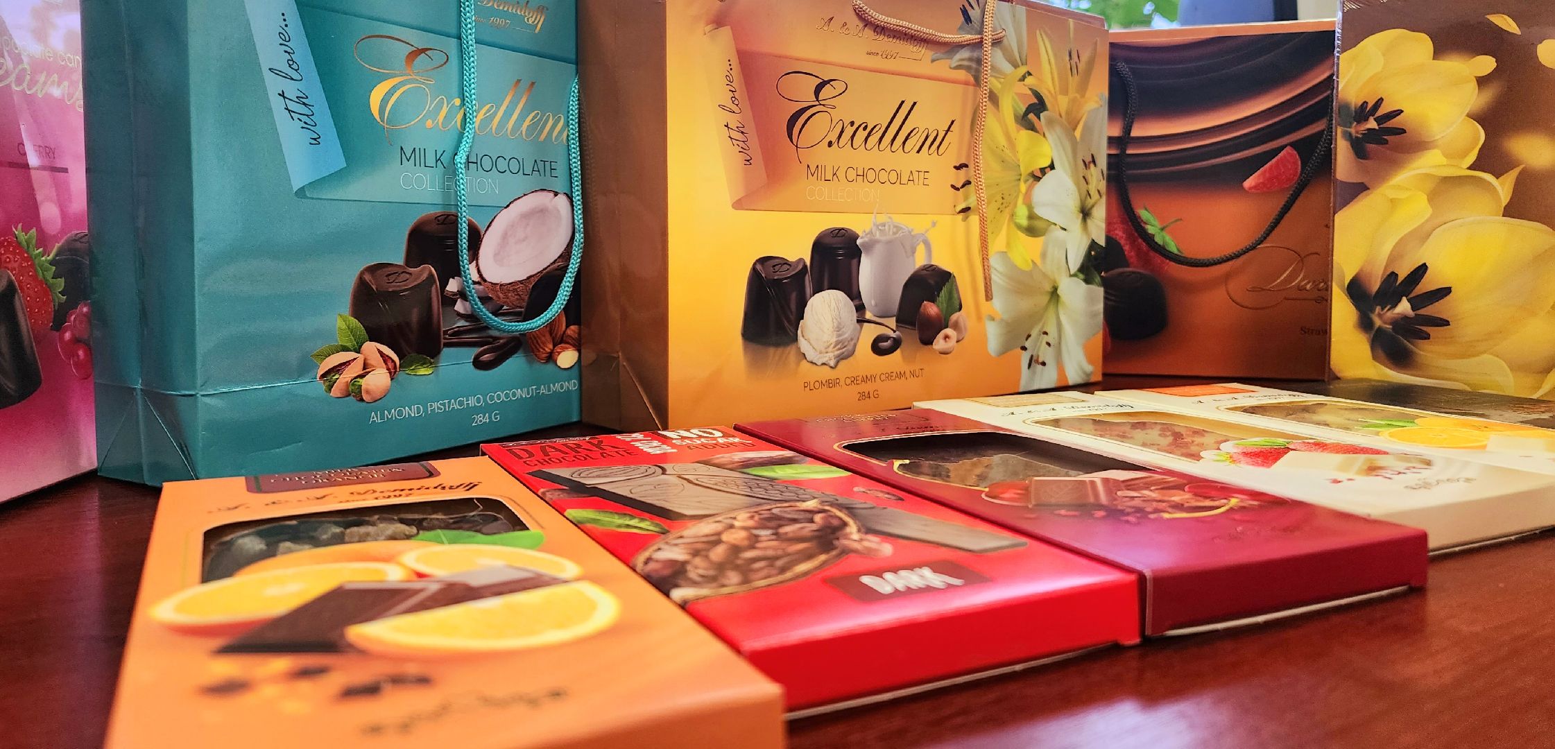 домодедово, Шоколадница, Подмосковье, Концерн Шоколадница, Экономика округа, город Домодедово, Округ Домодедово, Сладости, Шоколадный цех, Новогодний подарок, Сладкий подарок, Премиум шоколад, шоколадные плитки, Домодедовские сладости, Глазурь, начинка, Международная арена, ОАЭ, Дубай, цех производства, Производственный цех, СТМ, лицензионная продукция,