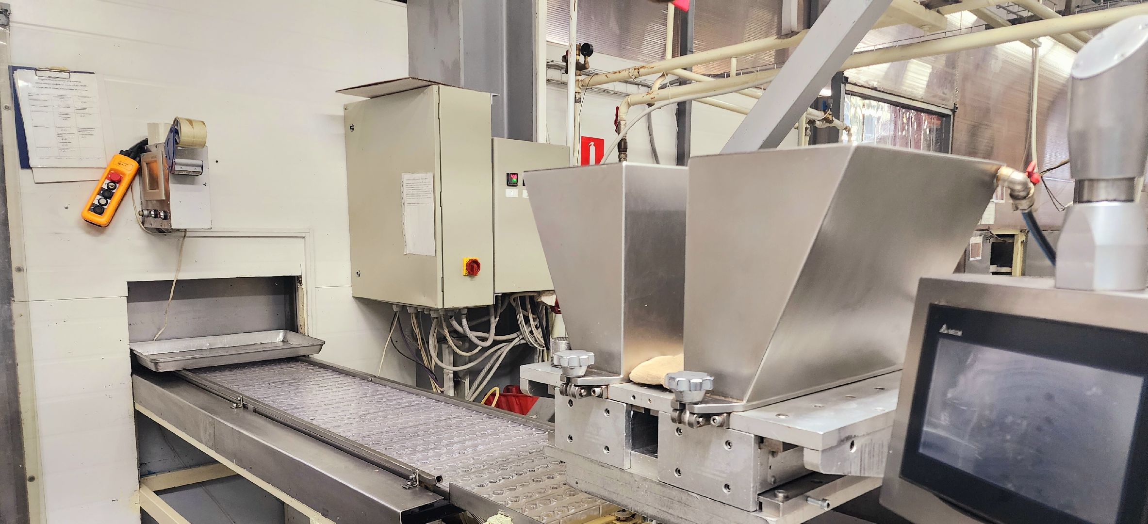 домодедово, Шоколадница, Подмосковье, Концерн Шоколадница, Экономика округа, город Домодедово, Округ Домодедово, Сладости, Шоколадный цех, Новогодний подарок, Сладкий подарок, Премиум шоколад, шоколадные плитки, Домодедовские сладости, Глазурь, начинка, Международная арена, ОАЭ, Дубай, цех производства, Производственный цех, СТМ, лицензионная продукция,