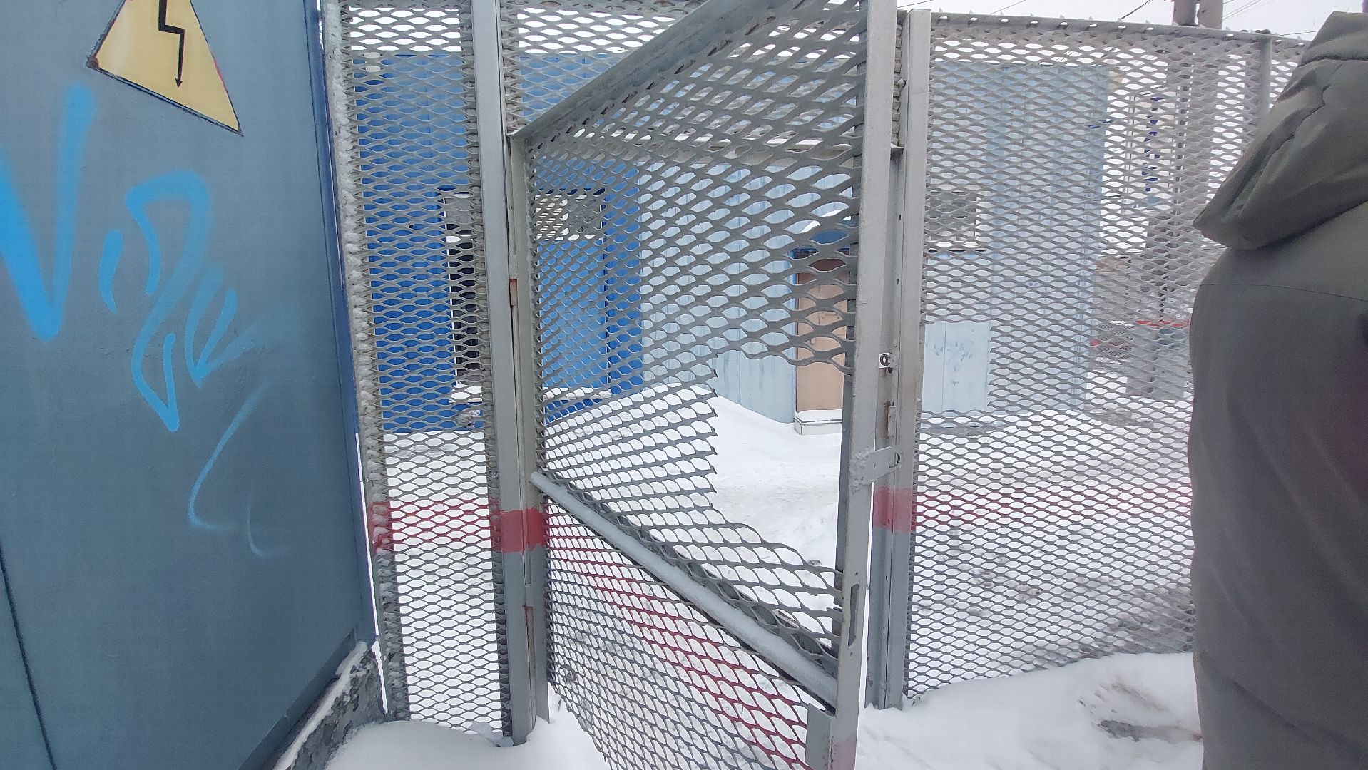 несанкционированная тропа, железнодорожная станция, железнодорожные пути,