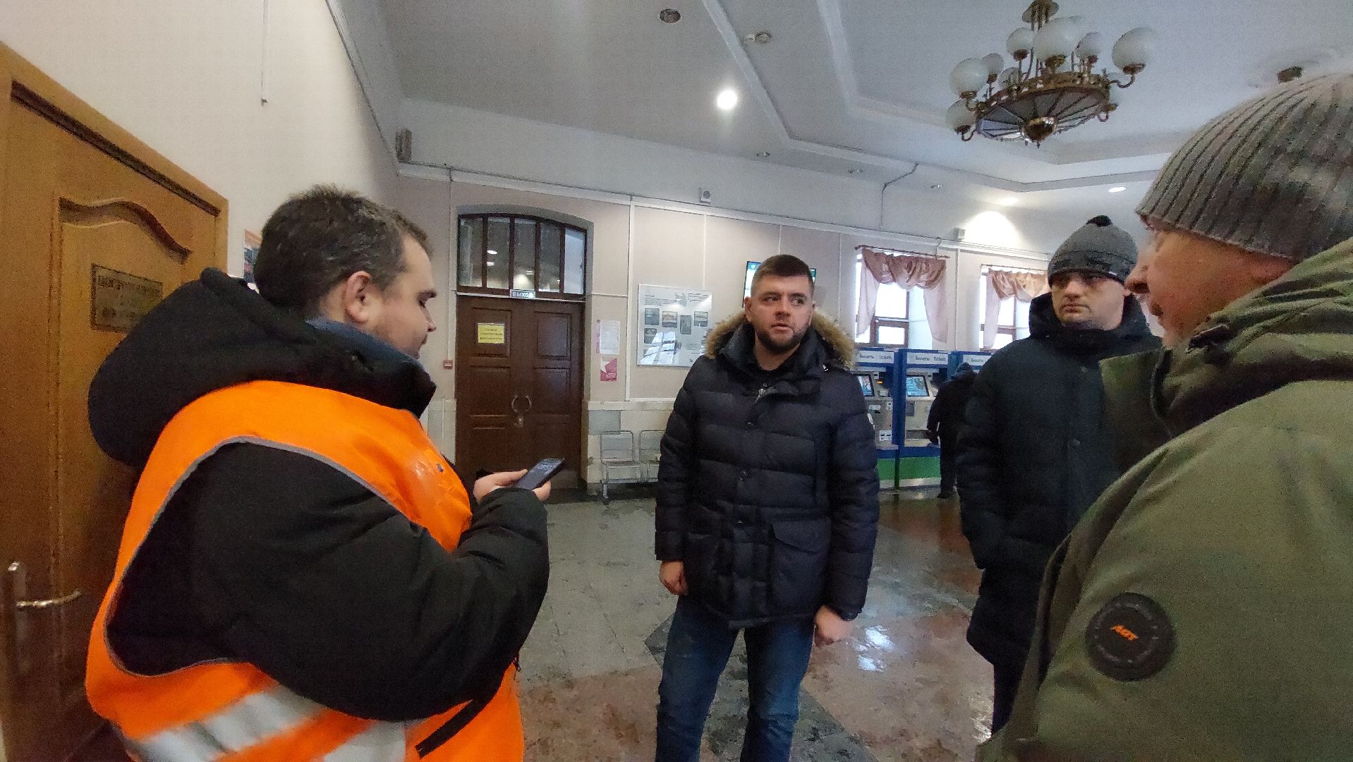 несанкционированная тропа, железнодорожная станция, железнодорожные пути,