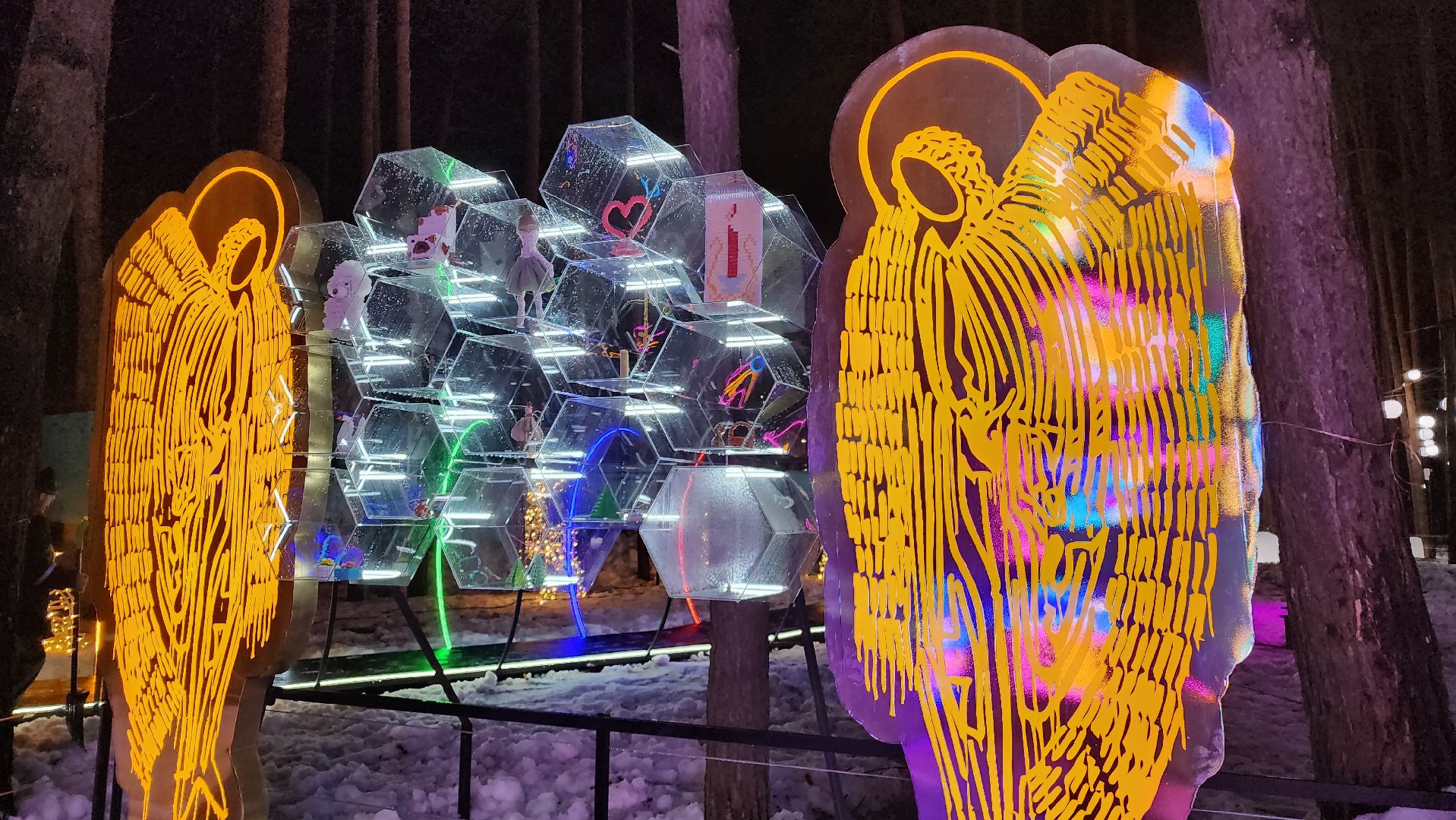 световой парк, путь света, арт-объект, искусство, рождество, прикладное искусство, домодедово, зима в подмосковье, каникулы, туризм в подмосковье, январские каникулы, куда сходить в Домодедове, парк Елочки, граникус, молодые художники, дизайнеры, выставка, экспозиция, авторские скульптуры, христианская вера,