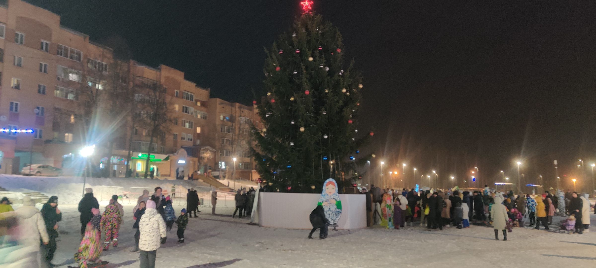 красноармейск, г.о. пушкинский,зима в подмосковье, иллюминация, новогодняя ель,