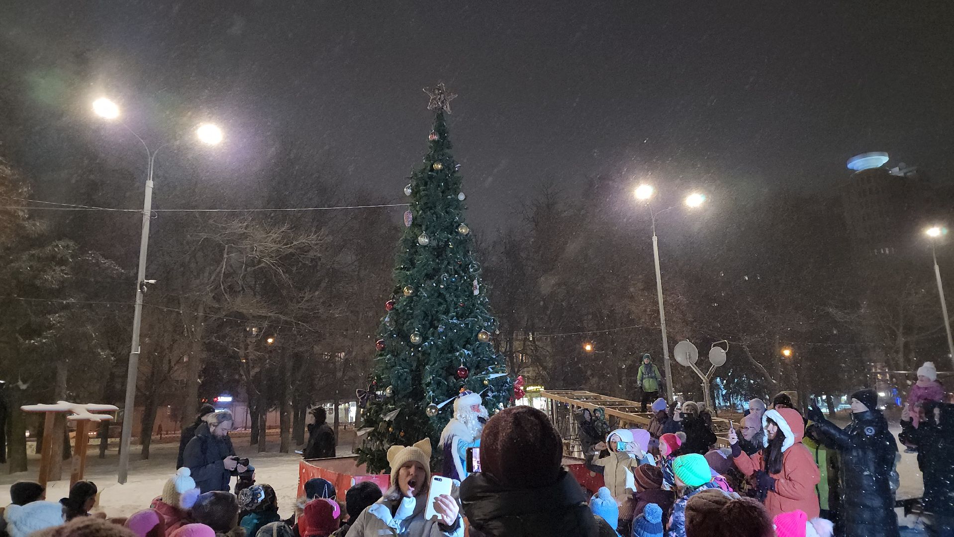 елка, Дед Мороз, сквер 28 квратал, ярмарка, зимний се,