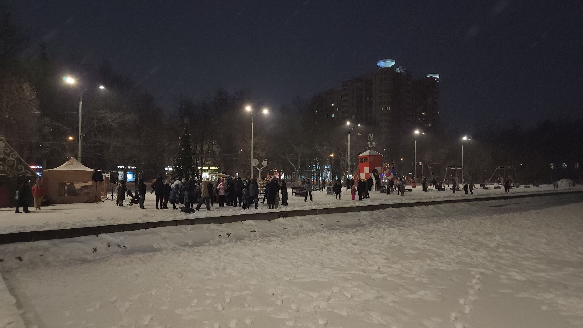 елка, Дед Мороз, сквер 28 квратал, ярмарка, зимний се,