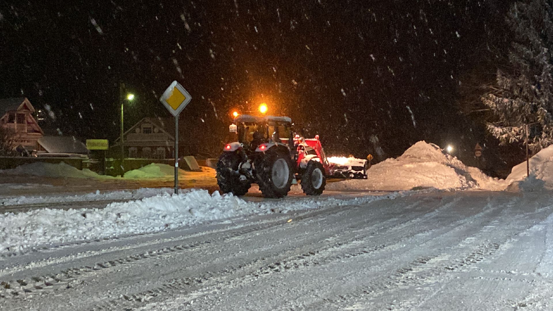 волоколамск, дороги, благоуйстройство, снегопад, снегоуборка, снегоуборочная техника, циклон, дворовая территория, тротуары,