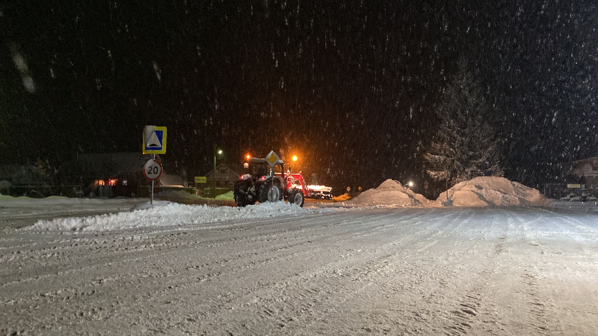 волоколамск, дороги, благоуйстройство, снегопад, снегоуборка, снегоуборочная техника, циклон, дворовая территория, тротуары,