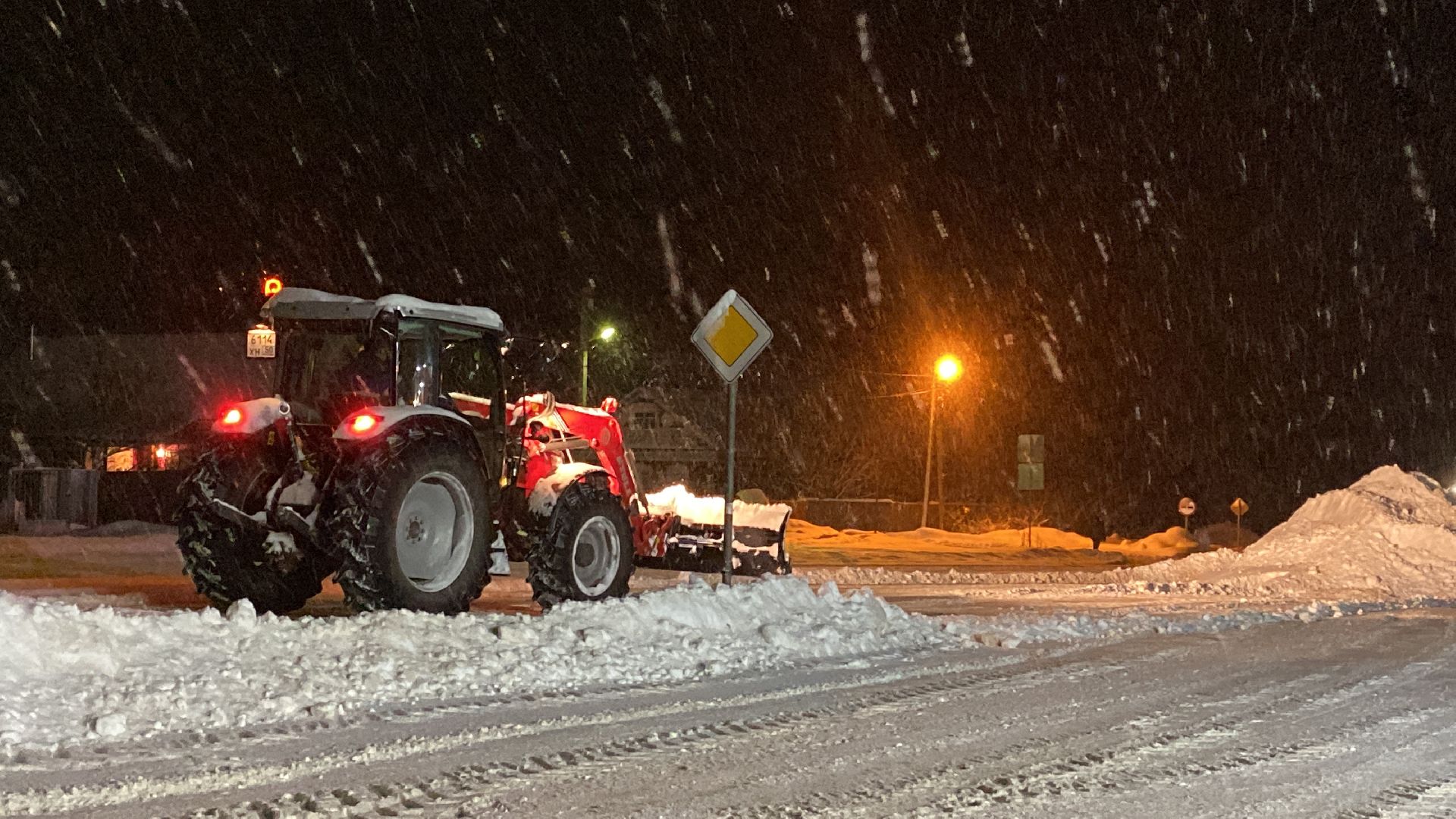волоколамск, дороги, благоуйстройство, снегопад, снегоуборка, снегоуборочная техника, циклон, дворовая территория, тротуары,