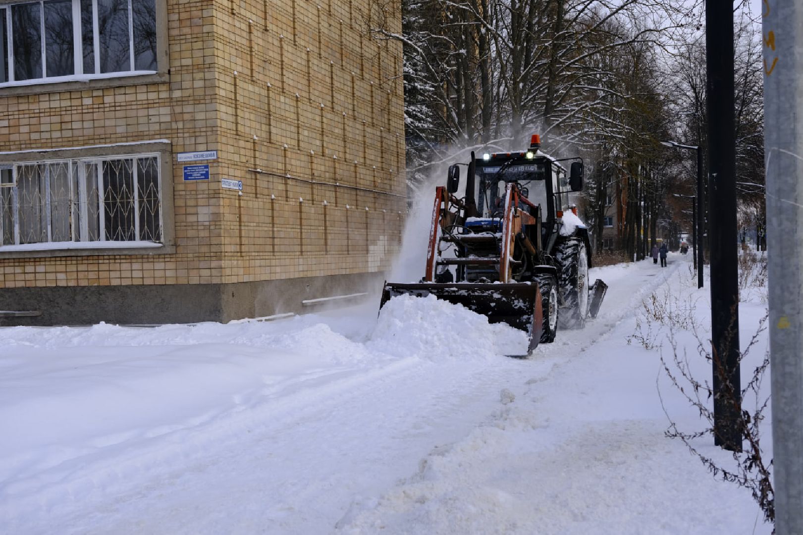 пущино, уборка дворов, снег,