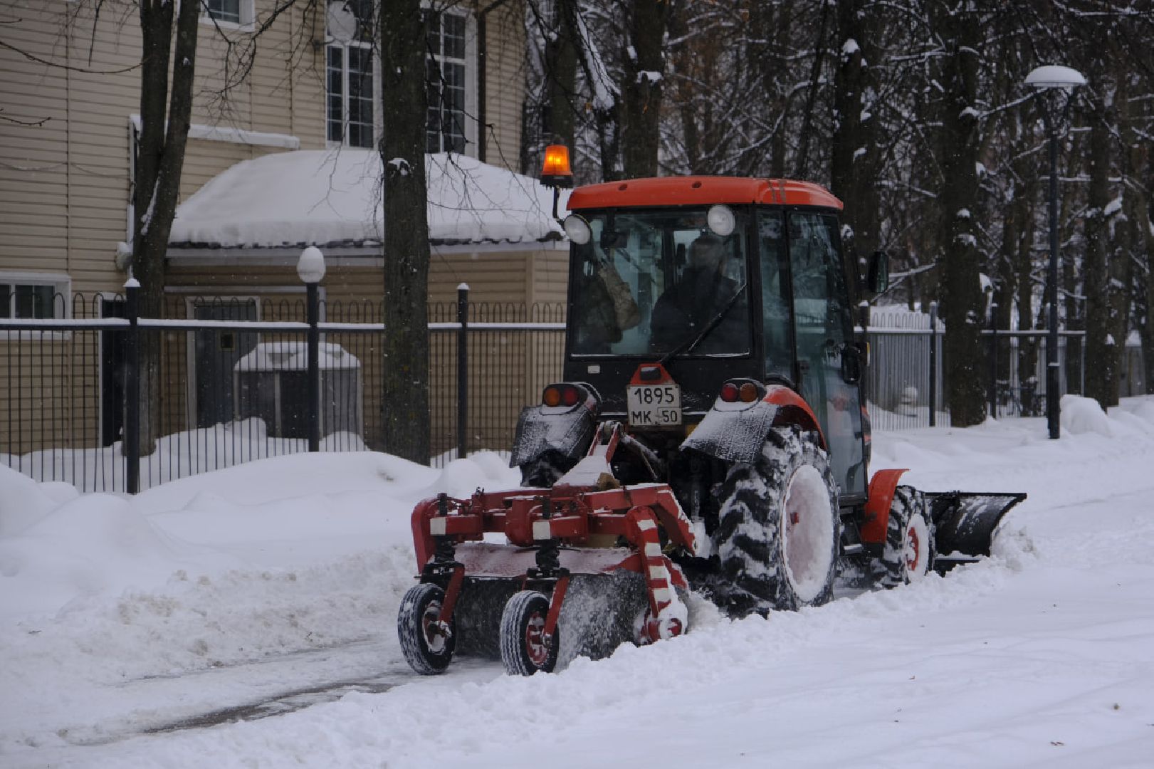 пущино, уборка дворов, снег,