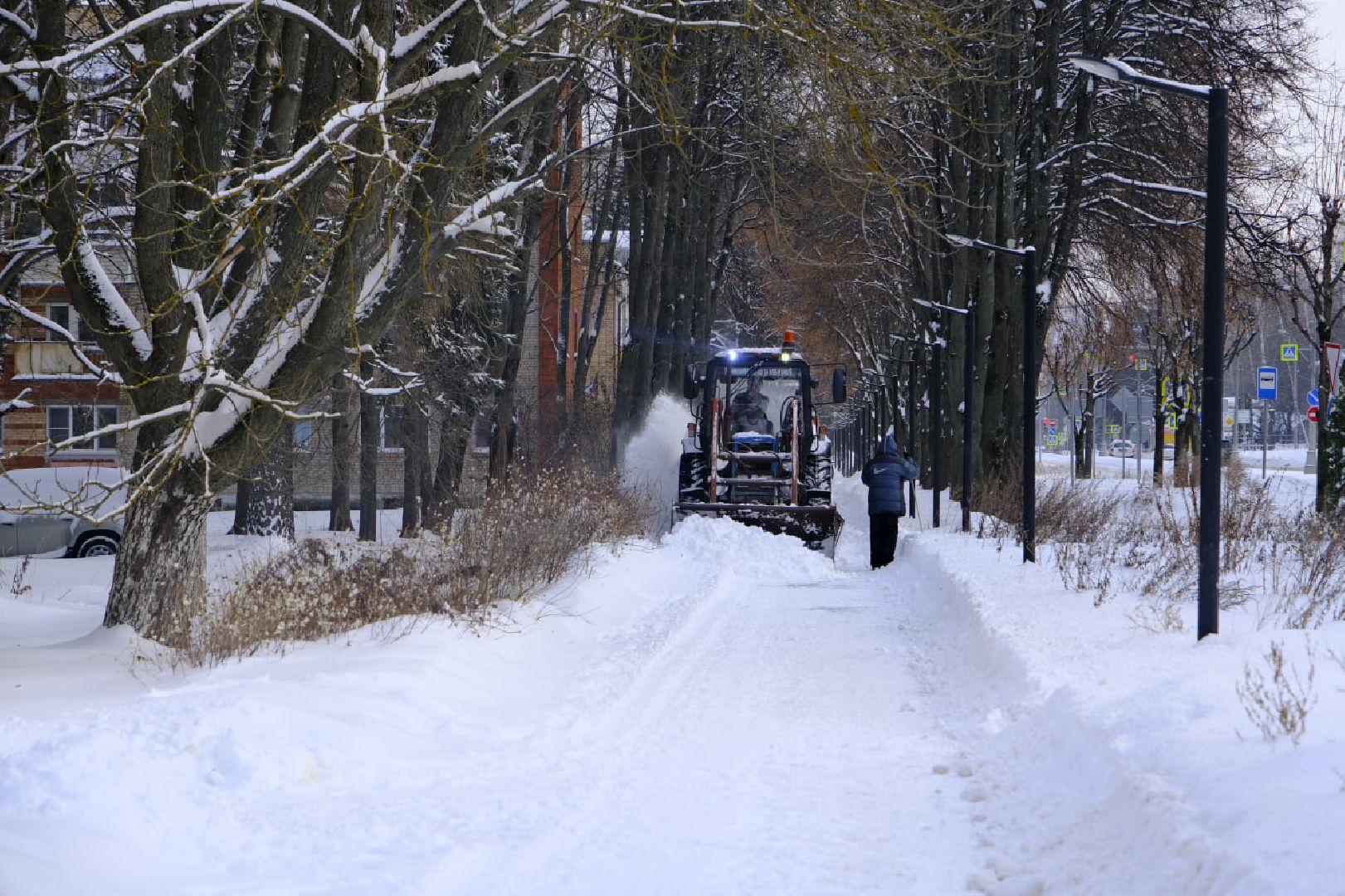 пущино, уборка дворов, снег,