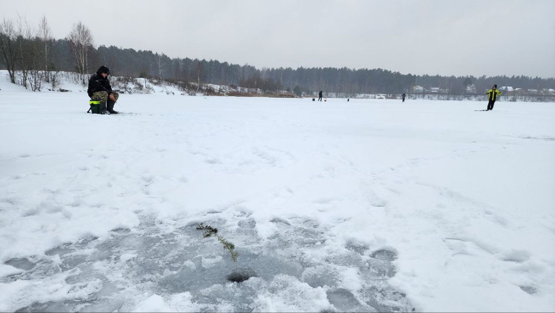 тонкий лед, безопасность нахождения на льду, ледостав в подмосковье, Лосино-Петровский,