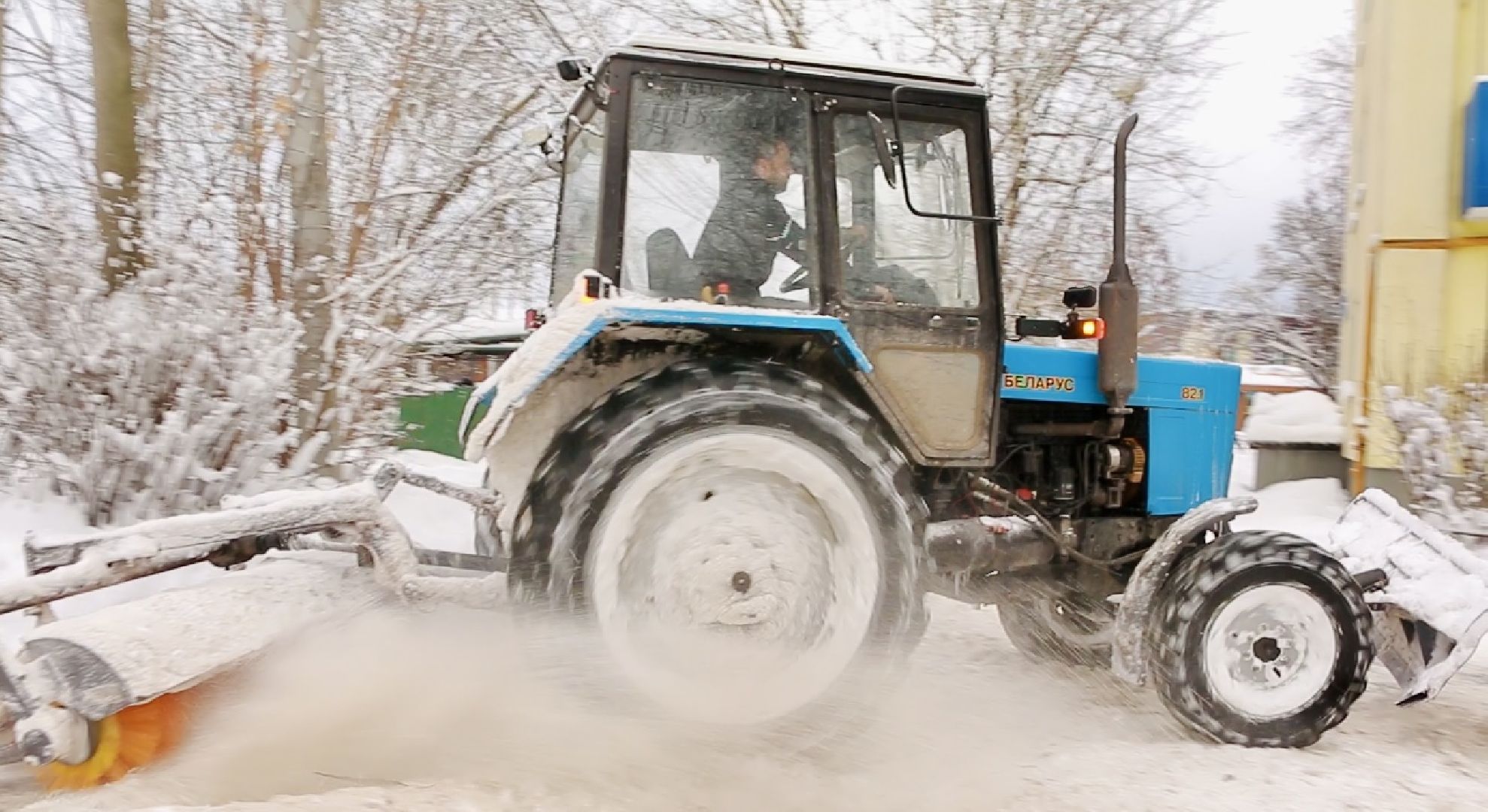 Солнечногорск, Снегопад, Уборка снега, Коммунальные службы, Трактор, Рабочие,
