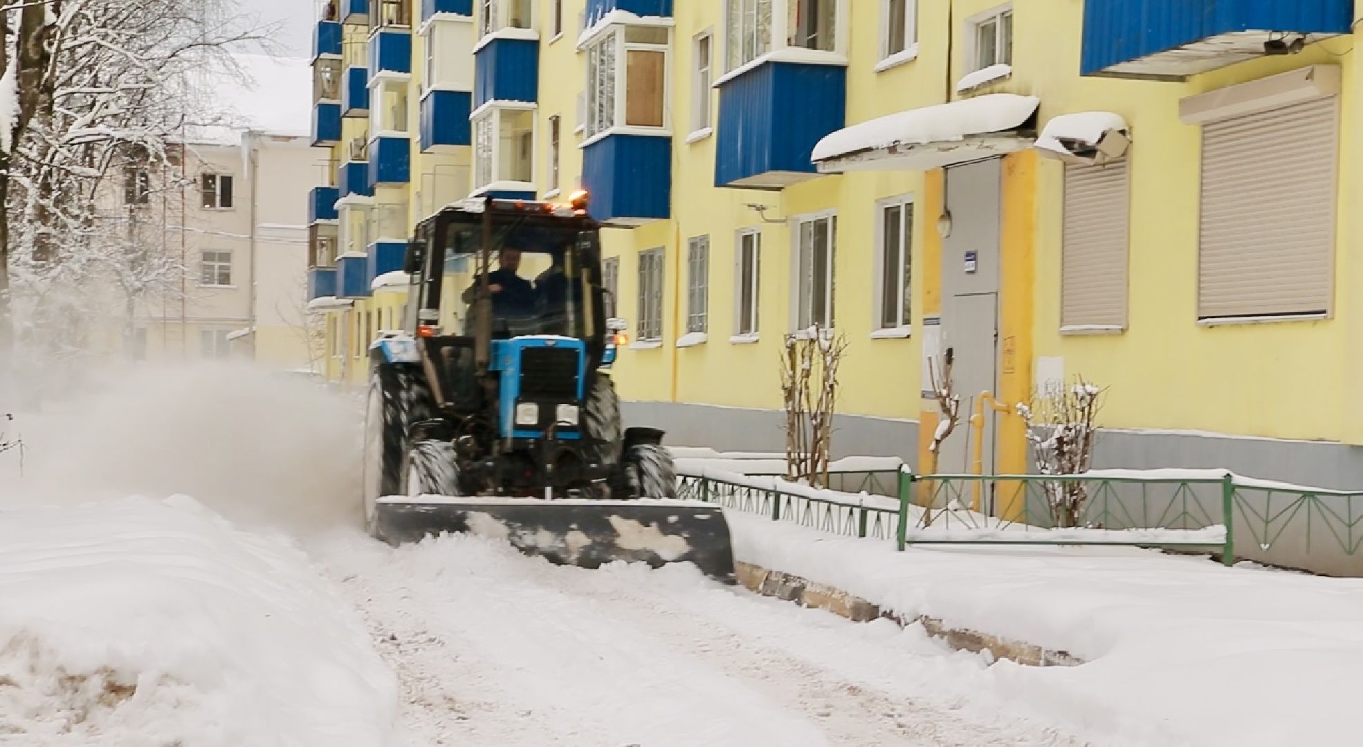 Солнечногорск, Снегопад, Уборка снега, Коммунальные службы, Трактор, Рабочие,