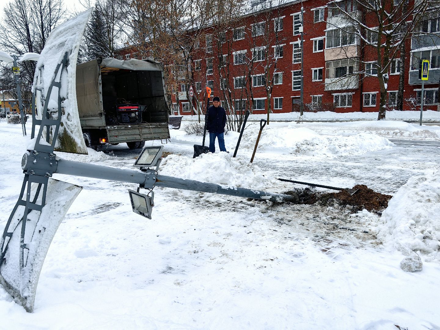 фонарь, столб, освещение, ремонт, ремонт фасада,