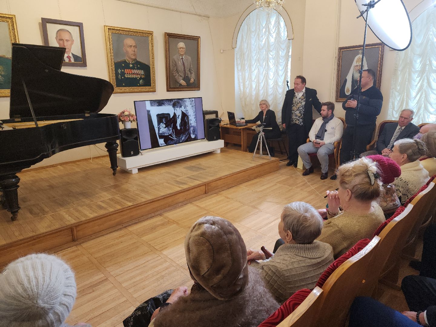 кашира, краеведческий музей, персональная выставка, виктор шилов, художник, живописец, портрет, пейзаж, народный художник россии,