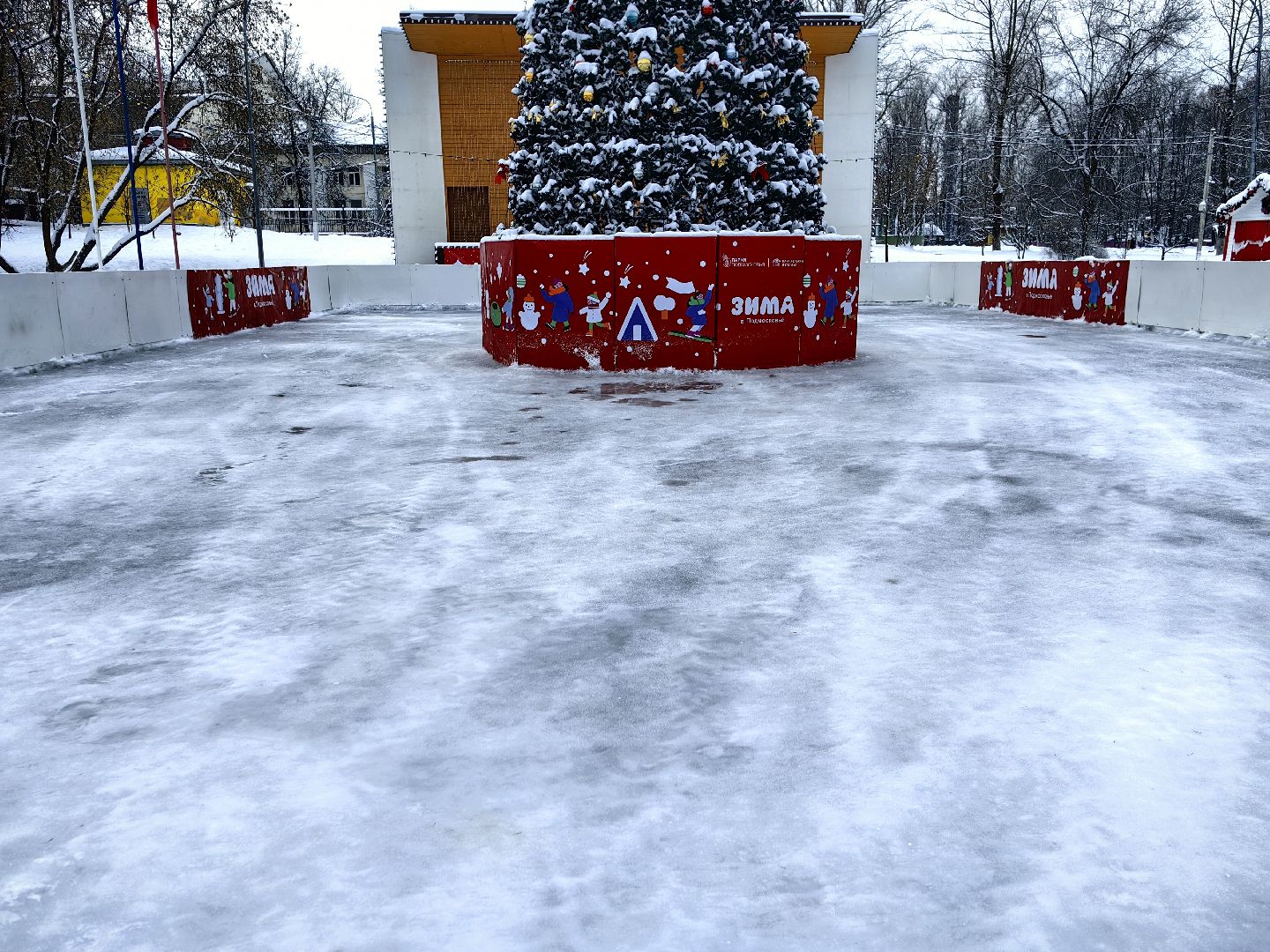 каток, каток в парке, лед, коньки, клюшка,