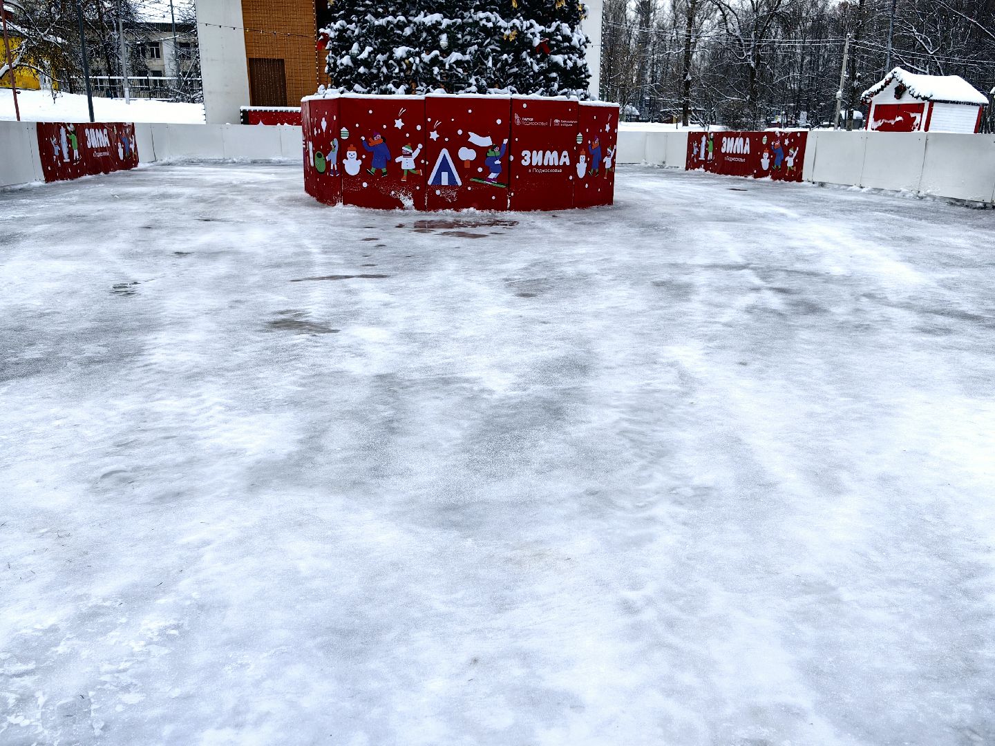 каток, каток в парке, лед, коньки, клюшка,