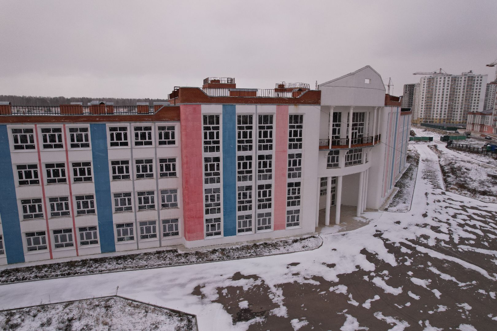 видео с коптера, дзержинский, школа,