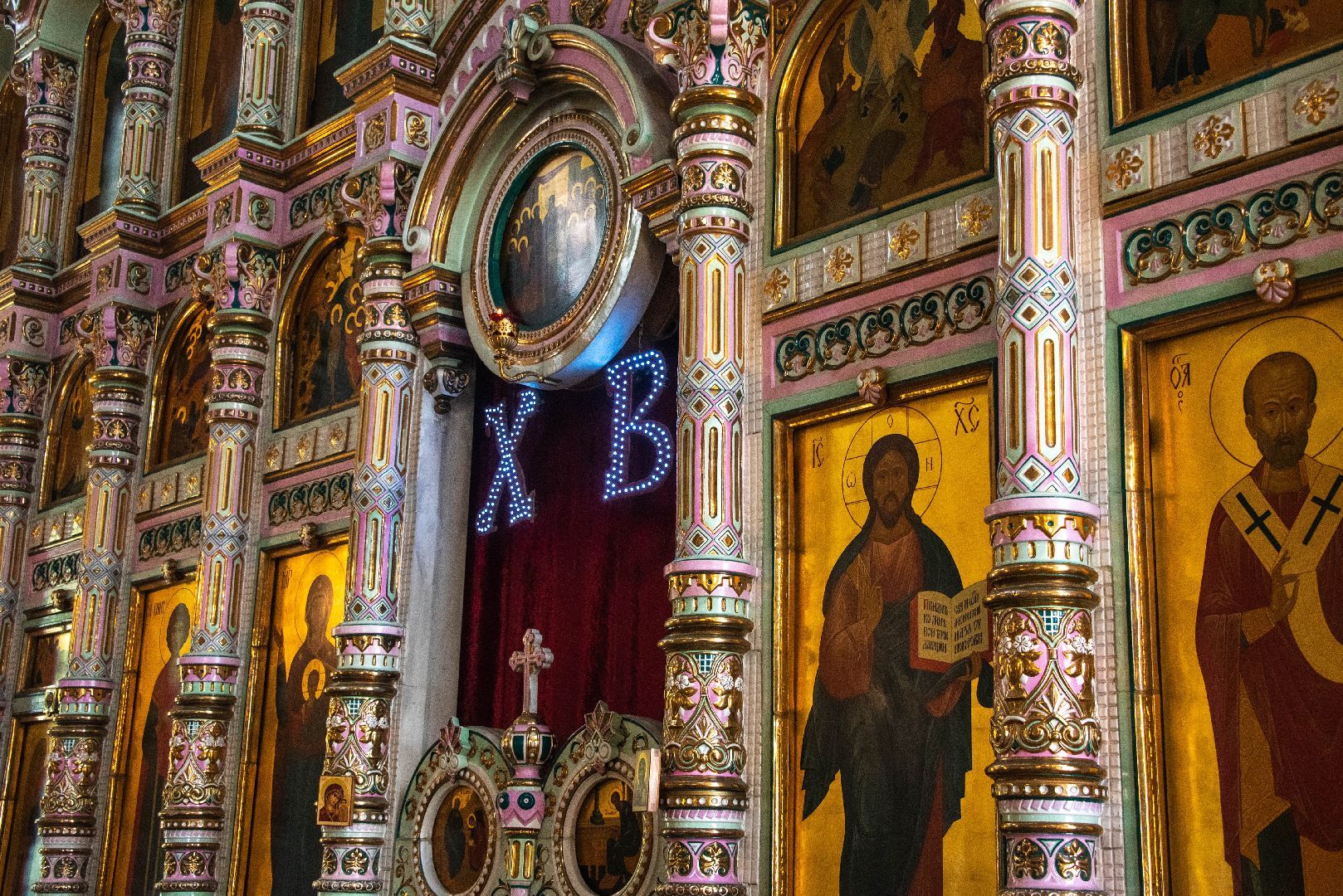 Балашиха, Подмосковье, Религия, Фаянсовые иконостасы, Храм Преображения в Саввино, Никольский храм в Полтево,