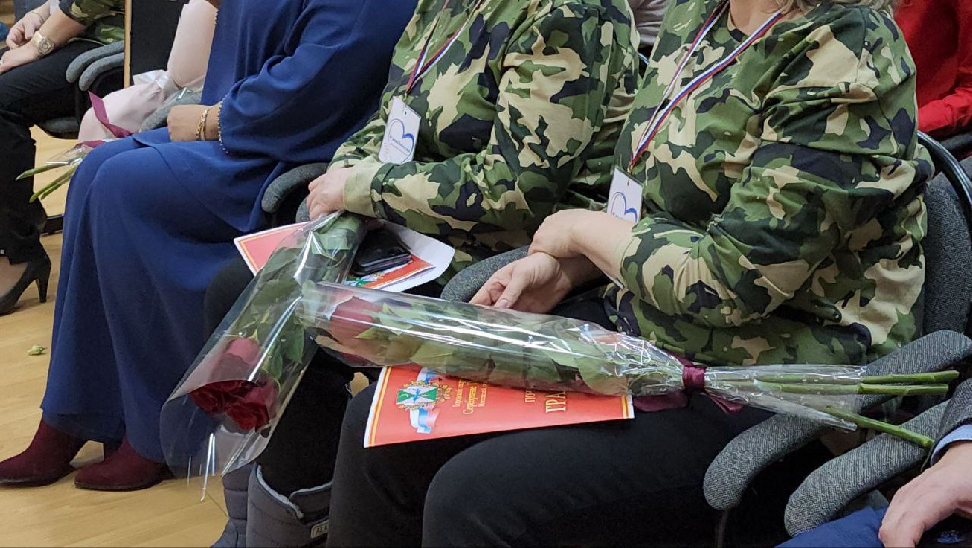 благотворительный концерт, волонтерский центр, своих не бросаем, казаки, ансамбль Радость,