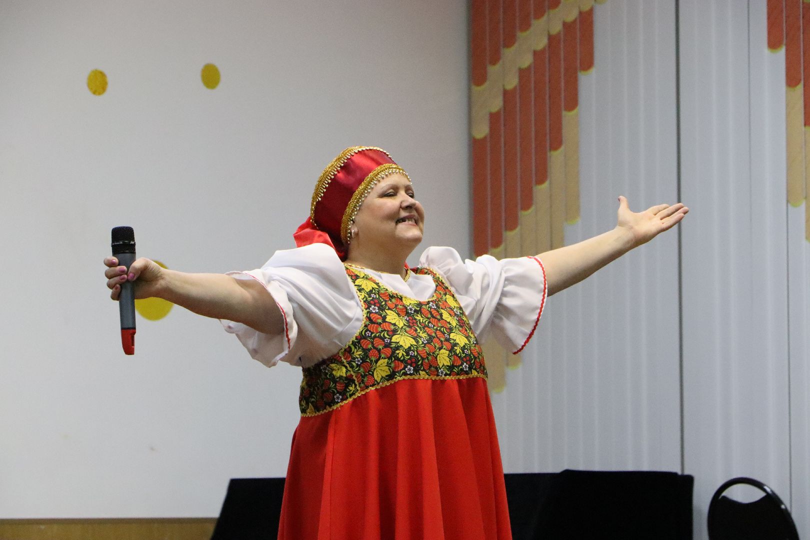 благотворительный концерт, волонтерский центр, своих не бросаем, казаки, ансамбль Радость,