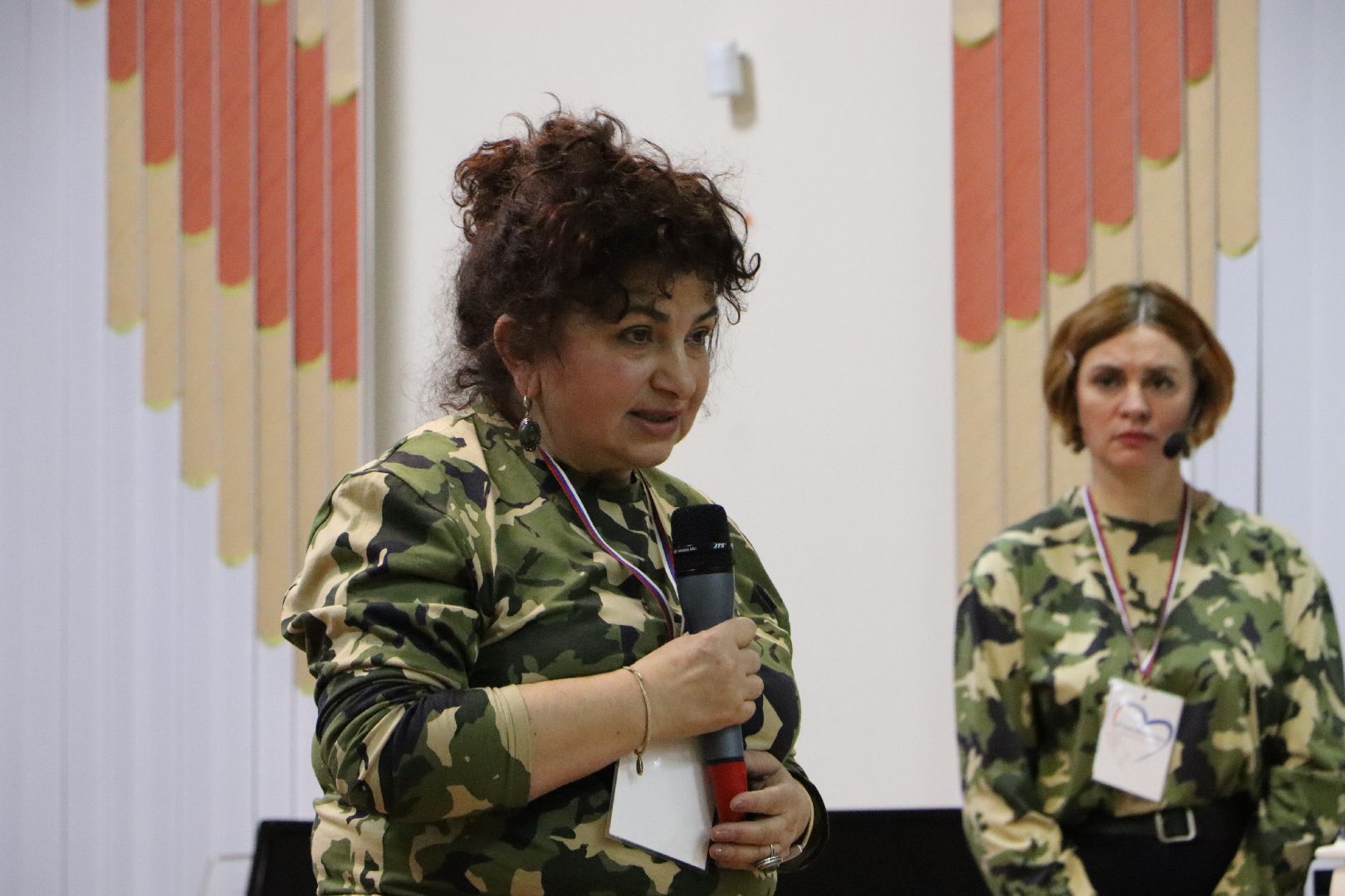 благотворительный концерт, волонтерский центр, своих не бросаем, казаки, ансамбль Радость,