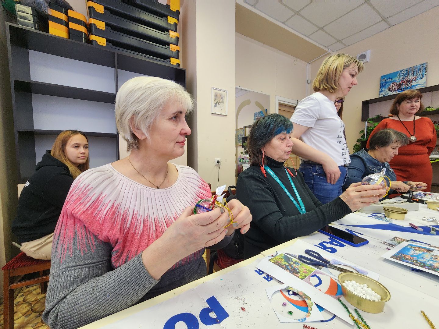 пушкино, мастер-класс, пожилые люди, новый год, елочные украшения,