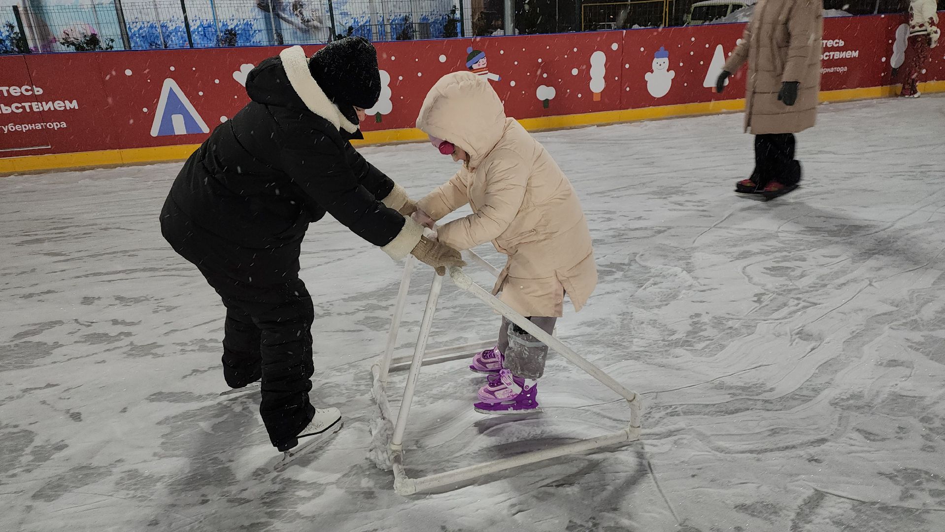 Серпухов, Подмосковье, зима в подмосковье, каток в парке, зимний досуг,