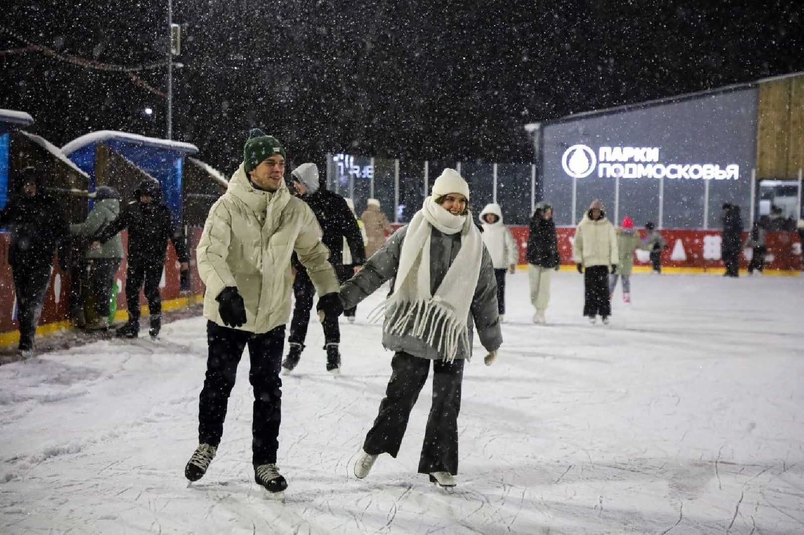Серпухов, Подмосковье, зима в подмосковье, каток в парке, зимний досуг,