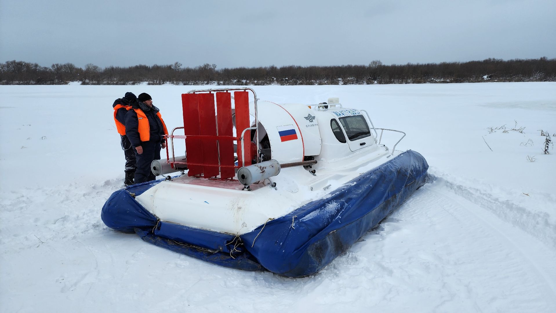 кашира, ока, водно-спасательная станция, рыбаки, лед, судно на воздушной подушке, спасатели,