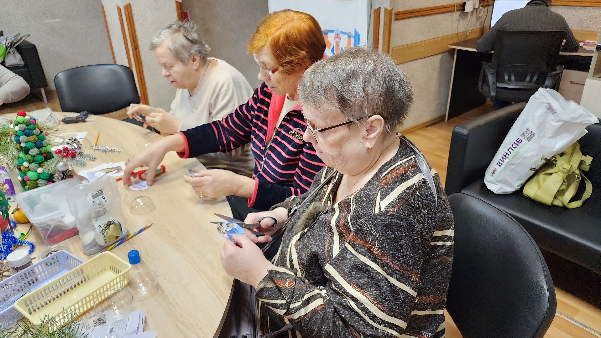 кашира, активное долголетие, новый год, мастер-класс, елочная игрушка, поделка, декор, зима в подмосковье,