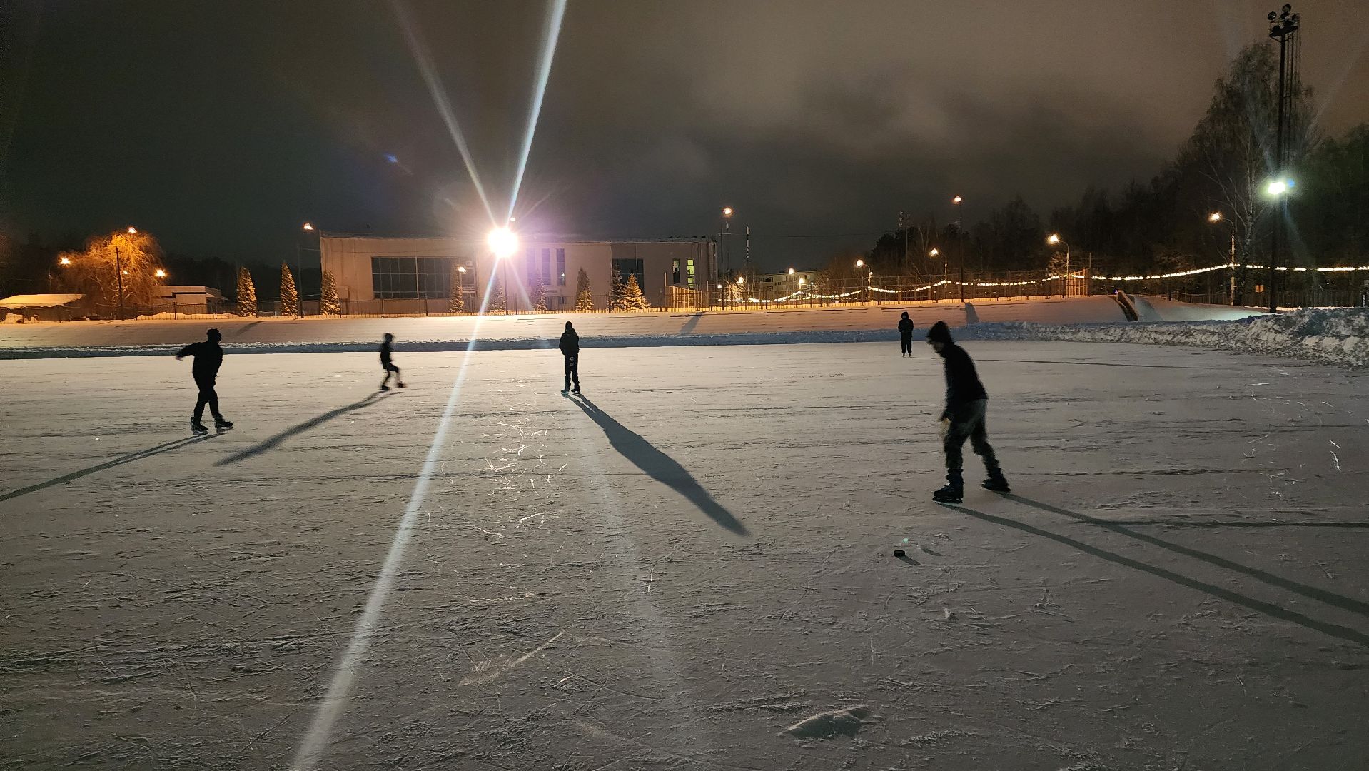 кашира, новый год, новогодняя елка, праздничные гуляния, каток, иллюминация, стадион энергетик,