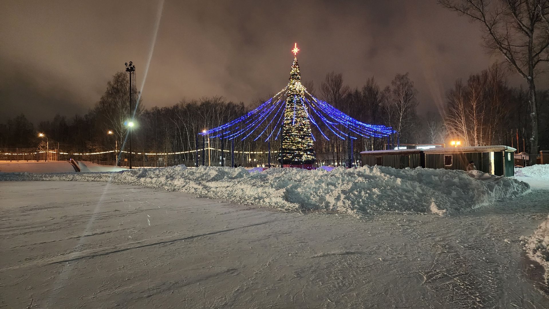 кашира, новый год, новогодняя елка, праздничные гуляния, каток, иллюминация, стадион энергетик,