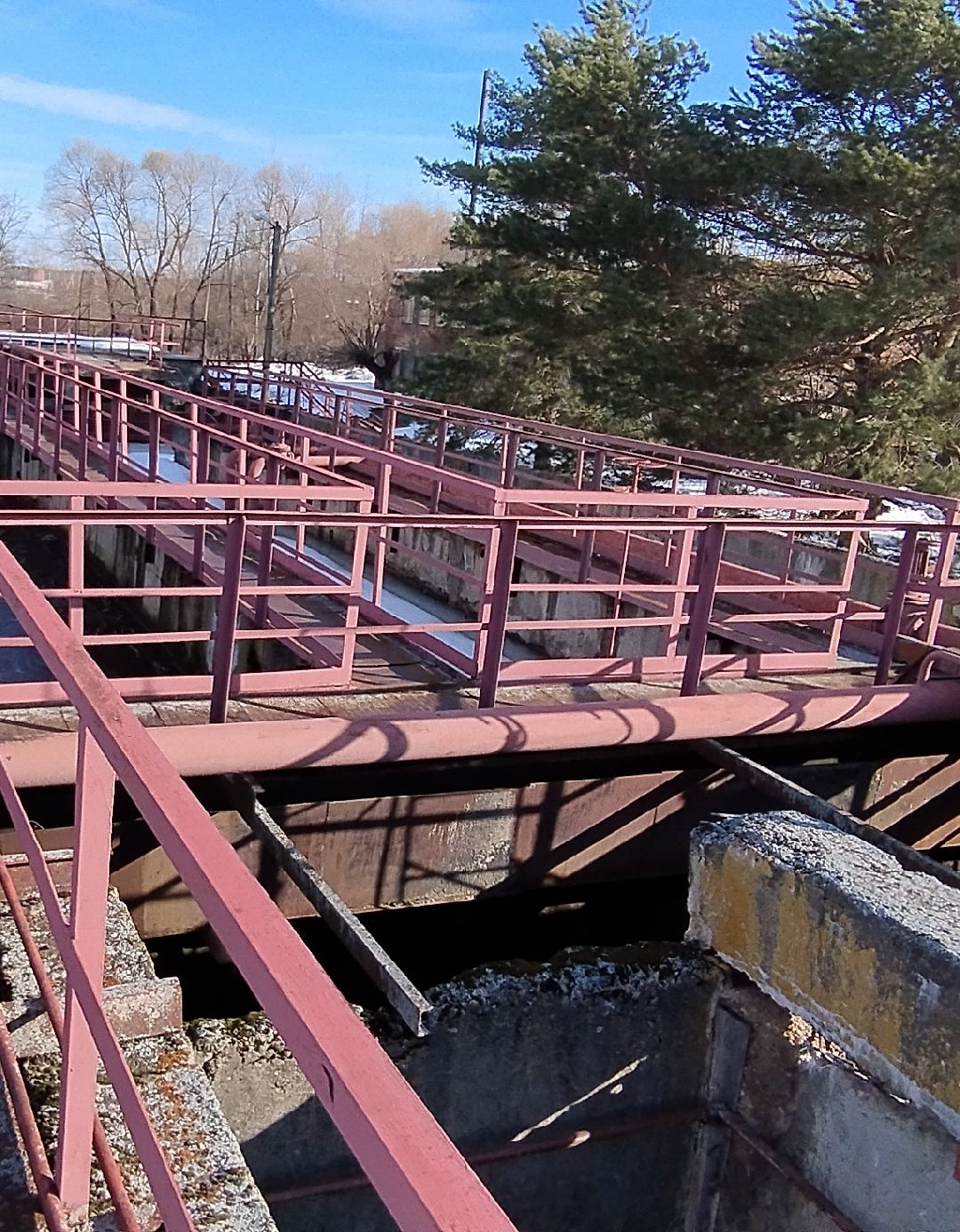 Паводок, Белоомут, ЖКХ