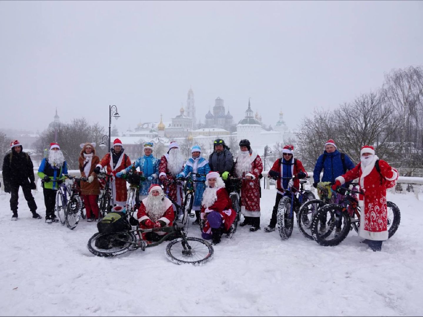 Сергиев Посад, Парад Дедом Морозов, Зима в Подмосковье, Праздник, Новый Год, Велопробег, Зимний велопробег, Праздничное настроение, Спорт, Здоровый образ жизни, Чудо,