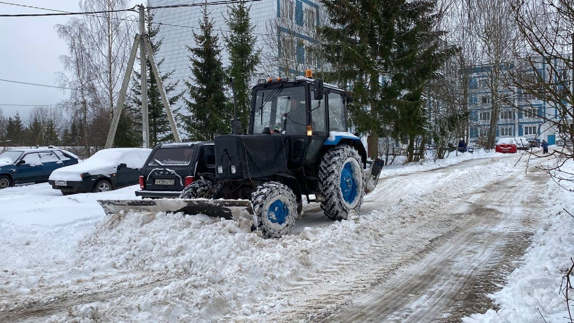 волоколамск, снег, снегопад, снегоуборка, снегоуборочная техника, коммунальная техника, коммунальные службы, дорожные службы,