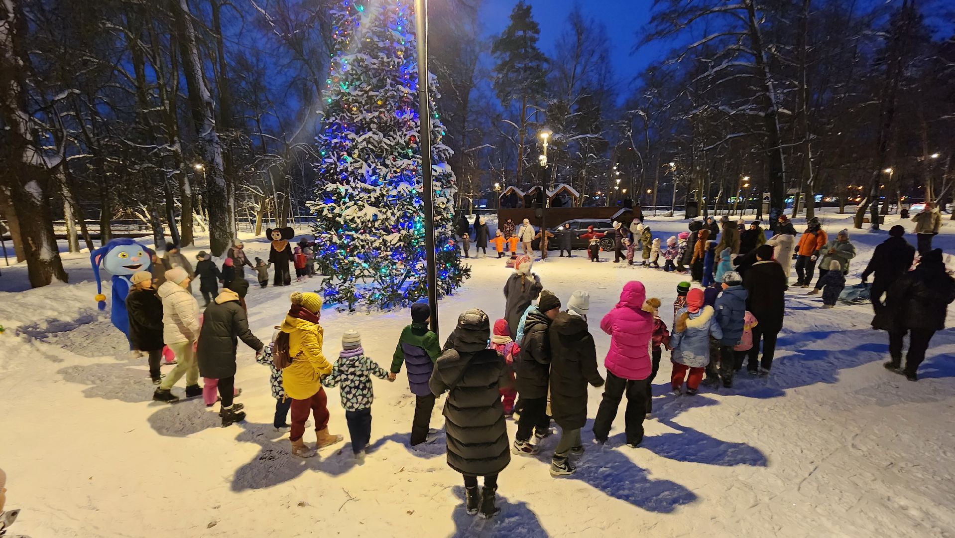 парки подмосковья, зима в Подмосковье, Свердловский парк, Лосино-Петровский, зажжение огней на елке,