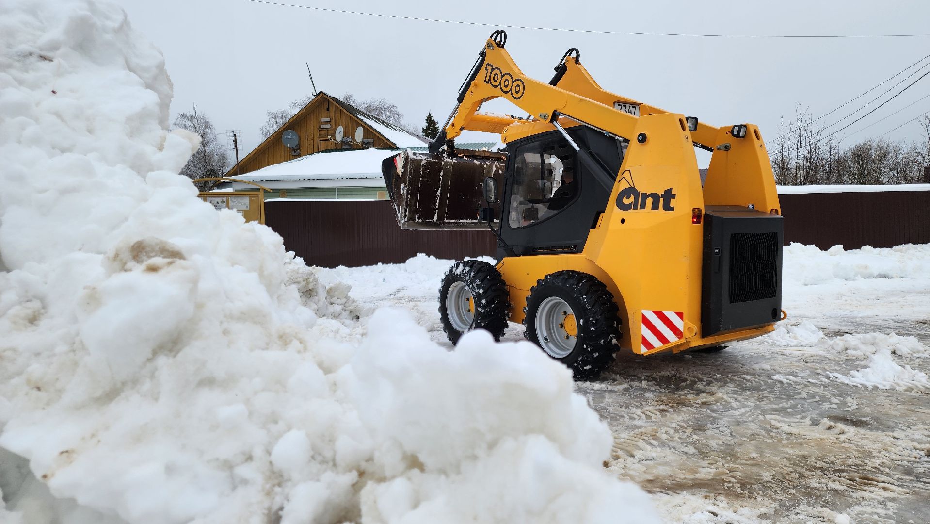 кашира, жкх, мбу благоустройство, уборка снега, минипогрузчик, ANT 1000, снегопад, снегопад ваня,