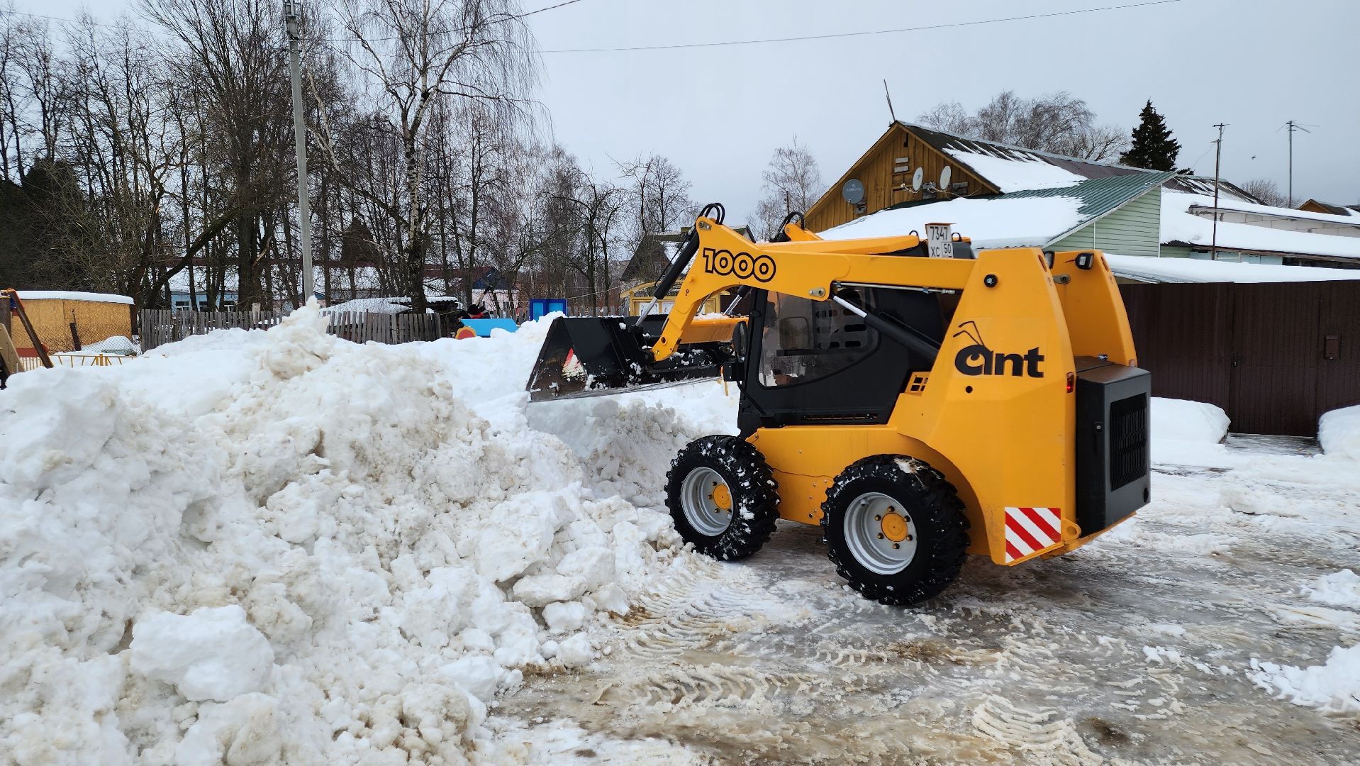 кашира, жкх, мбу благоустройство, уборка снега, минипогрузчик, ANT 1000, снегопад, снегопад ваня,